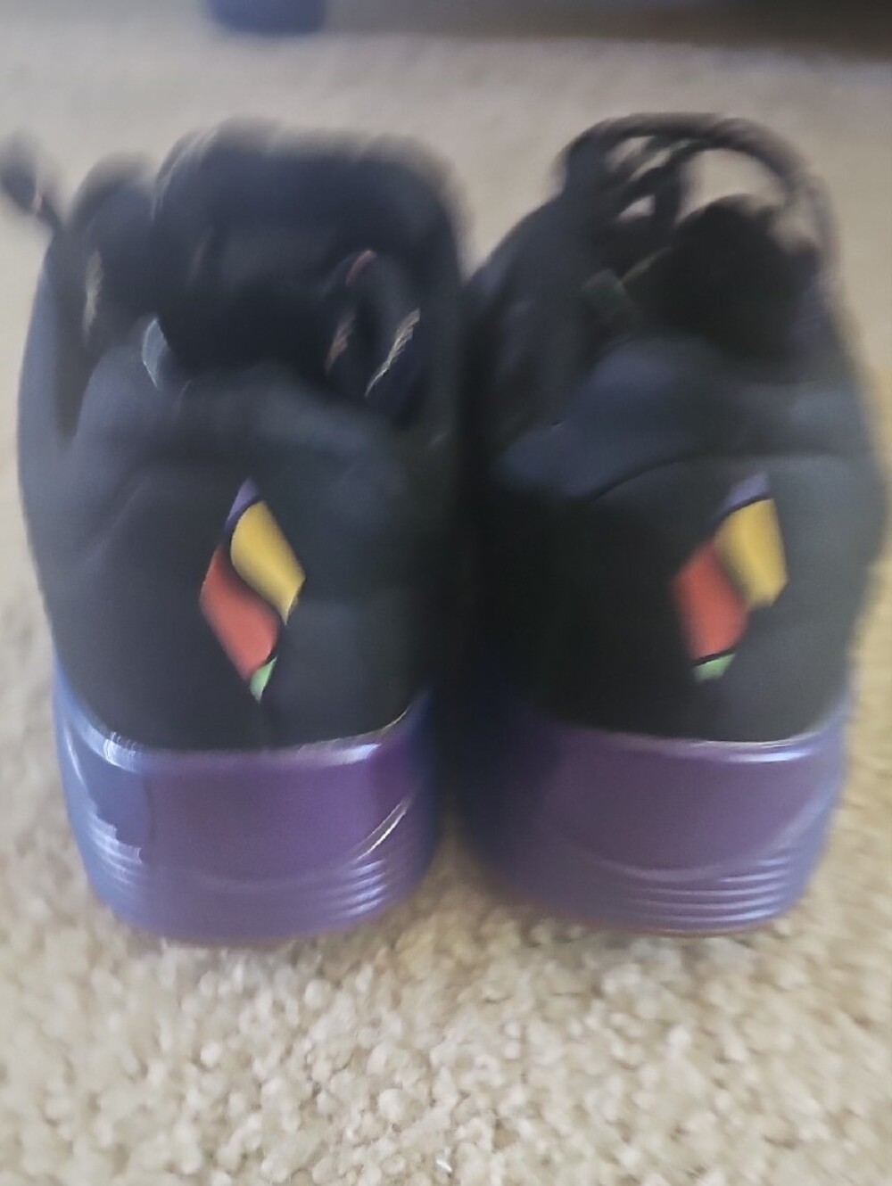 Skechers Women's Black Sneakers With Rainbow Sole Size 9.5 - Picture 3 of 3